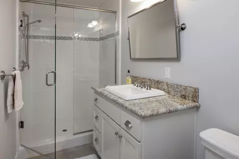 Bath - 461 D Ave, Coronado, CA 92118 photo 5 of 5