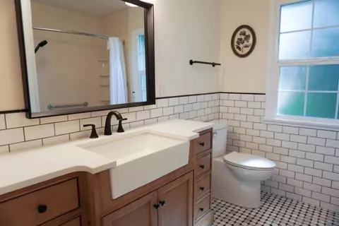 Bath - 13435 E Los Coches Rd, El Cajon, CA 92021 photo 1 of 2