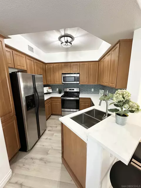 Kitchen - 2715 Lake Pointe Dr #120, Spring Valley, CA 91977 photo 2 of 2