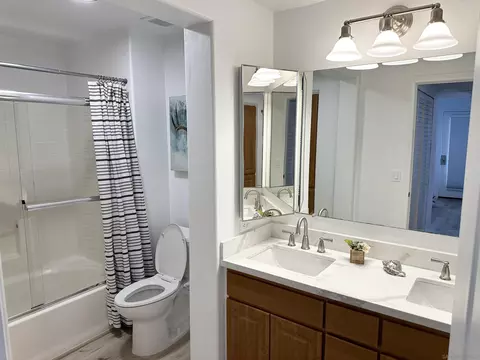 Bath - 2715 Lake Pointe Dr #120, Spring Valley, CA 91977 photo 1 of 1