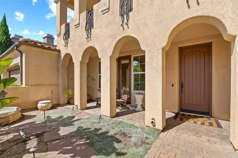 7559 Circulo Sequoia, Carlsbad, CA 92009 photo 2