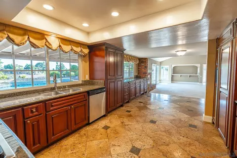 2015 Hidden Crest Dr, El Cajon, CA 92019 photo 4