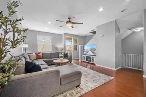 Living - 10239 Daybreak Ln UNIT 2, Santee, CA 92071 photo 3 of 4