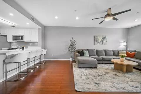 Living - 10239 Daybreak Ln UNIT 2, Santee, CA 92071 photo 2 of 4