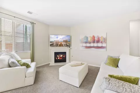 Living - 32698 Ritter Ct, Temecula, CA 92592 photo 4 of 5