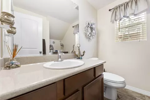 Bath - 32698 Ritter Ct, Temecula, CA 92592 photo 1 of 4