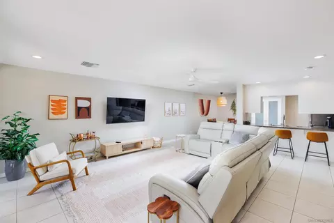 2544 N Whitewater Club Dr #C, Palm Springs, CA 92262