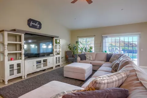 Living - 15005 Moonglow Dr, Ramona, CA 92065 photo 1 of 3