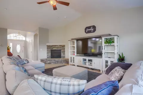 Living - 15005 Moonglow Dr, Ramona, CA 92065 photo 3 of 3