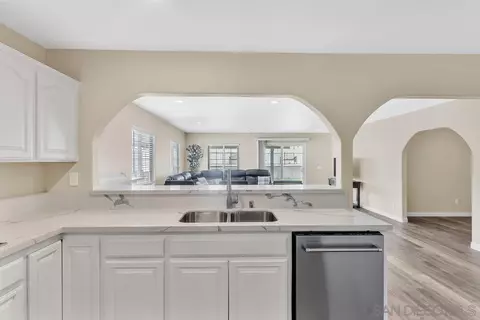 Kitchen - 10050 El Nopal, Santee, CA 92071 photo 4 of 5