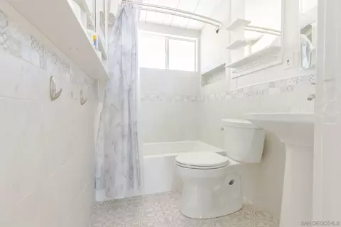 Bath - 1587 Vine, El Centro, CA 92243 photo 4 of 4