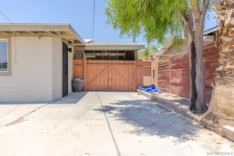 Exterior - 1587 Vine, El Centro, CA 92243 photo 4 of 9
