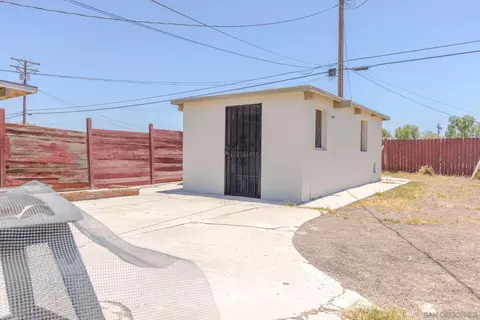 Exterior - 1587 Vine, El Centro, CA 92243 photo 6 of 9
