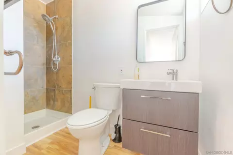 Bath - 1587 Vine, El Centro, CA 92243 photo 1 of 4