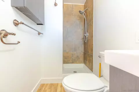 Bath - 1587 Vine, El Centro, CA 92243 photo 2 of 4