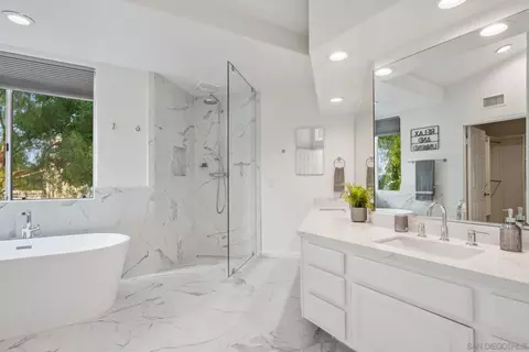 Bath - 4962 Marin Dr, Oceanside, CA 92056 photo 3 of 7