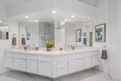 Bath - 4962 Marin Dr, Oceanside, CA 92056 photo 4 of 7