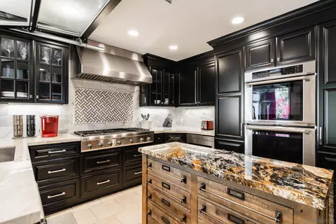 Kitchen - 2633 Summitview Ln, Spring Valley, CA 91977 photo 2 of 5
