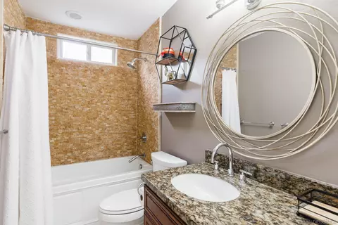 Bath - 2633 Summitview Ln, Spring Valley, CA 91977 photo 3 of 3