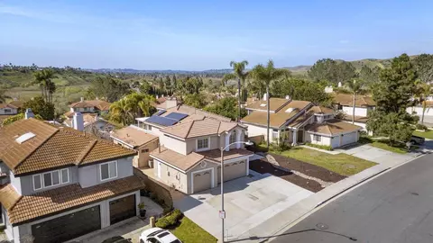 1363 Corte Alveo, Oceanside, CA 92057 photo 4