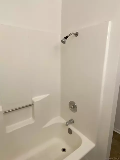 Bath - 21120 Santa Maria Dr, Tehachapi, CA 93561 photo 3 of 4