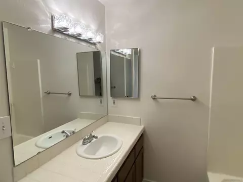 Bath - 21120 Santa Maria Dr, Tehachapi, CA 93561 photo 1 of 4