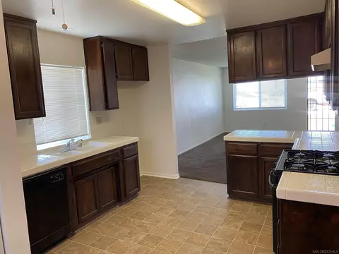 Kitchen - 21120 Santa Maria Dr, Tehachapi, CA 93561 photo 2 of 4
