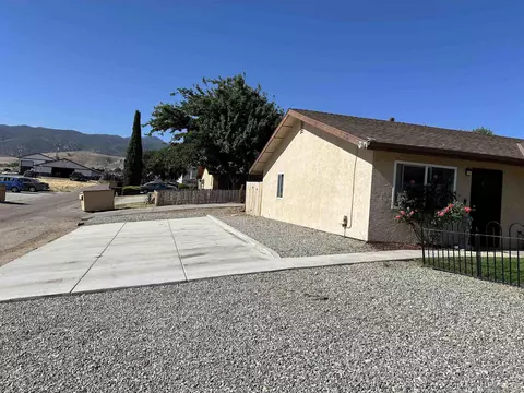 Exterior - 21120 Santa Maria Dr, Tehachapi, CA 93561 photo 3 of 5