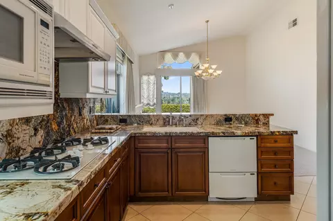 696 Calle Montera, Escondido, CA 92025 photo 5