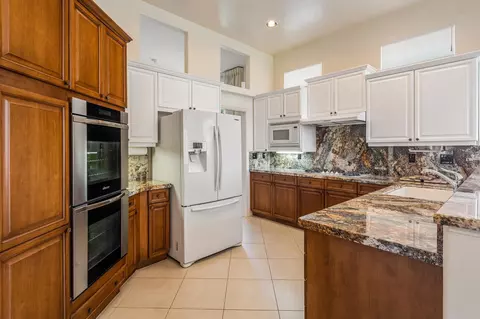 696 Calle Montera, Escondido, CA 92025 photo 7