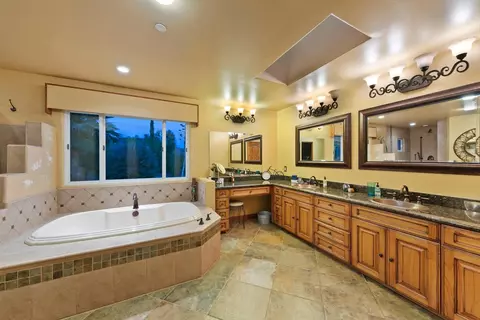 Bath - 6220 Juergens Vis, Alpine, CA 91901 photo 1 of 3