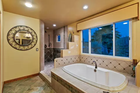Bath - 6220 Juergens Vis, Alpine, CA 91901 photo 2 of 3