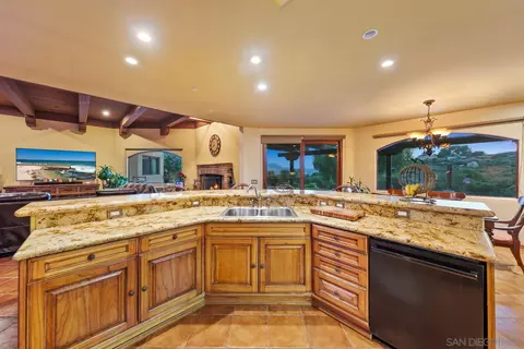 Kitchen - 6220 Juergens Vis, Alpine, CA 91901 photo 3 of 3