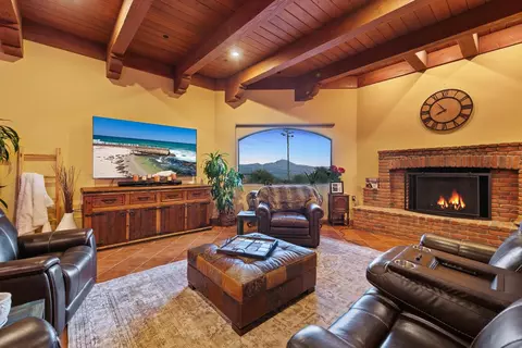 Living - 6220 Juergens Vis, Alpine, CA 91901 photo 2 of 4