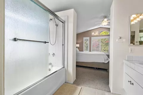 Bath - 9802 Avenida Colino, Spring Valley, CA 91977 photo 2 of 5