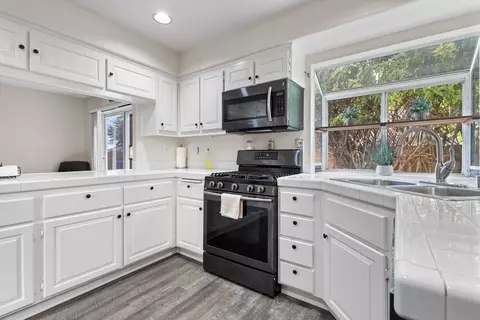 Kitchen - 9802 Avenida Colino, Spring Valley, CA 91977 photo 2 of 4