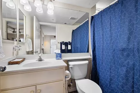 Bath - 9802 Avenida Colino, Spring Valley, CA 91977 photo 5 of 5