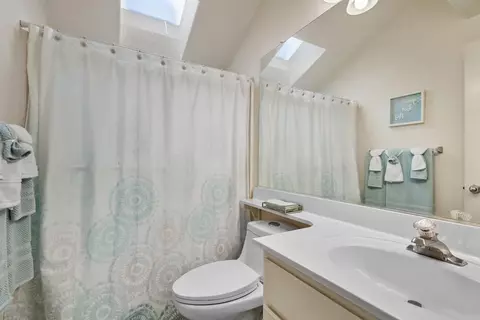 Bath - 9802 Avenida Colino, Spring Valley, CA 91977 photo 4 of 5
