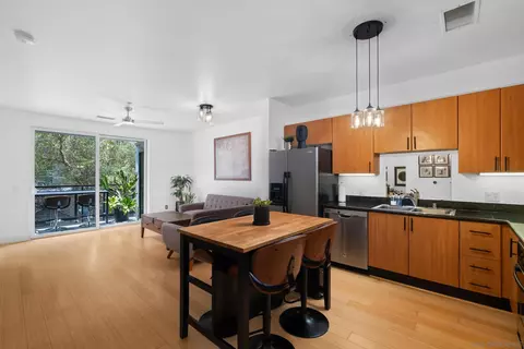 525 11th Ave #1202, San Diego, CA 92101