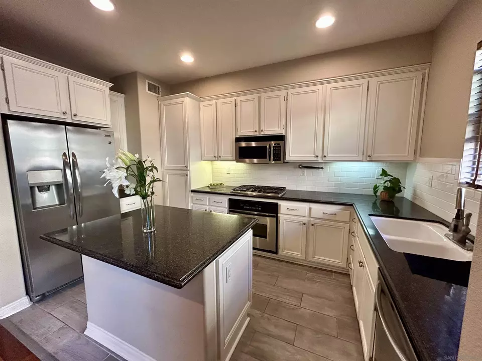 Kitchen - 2509 Escala Cir, San Diego, CA 92108 photo 2 of 5