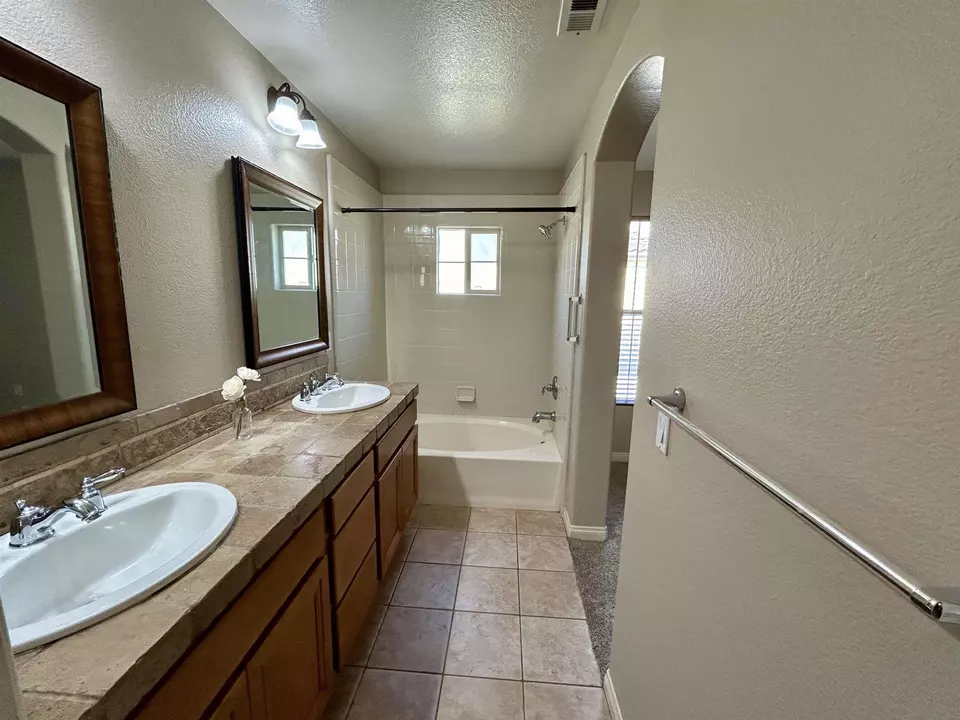 Bath - 2509 Escala Cir, San Diego, CA 92108 photo 3 of 5