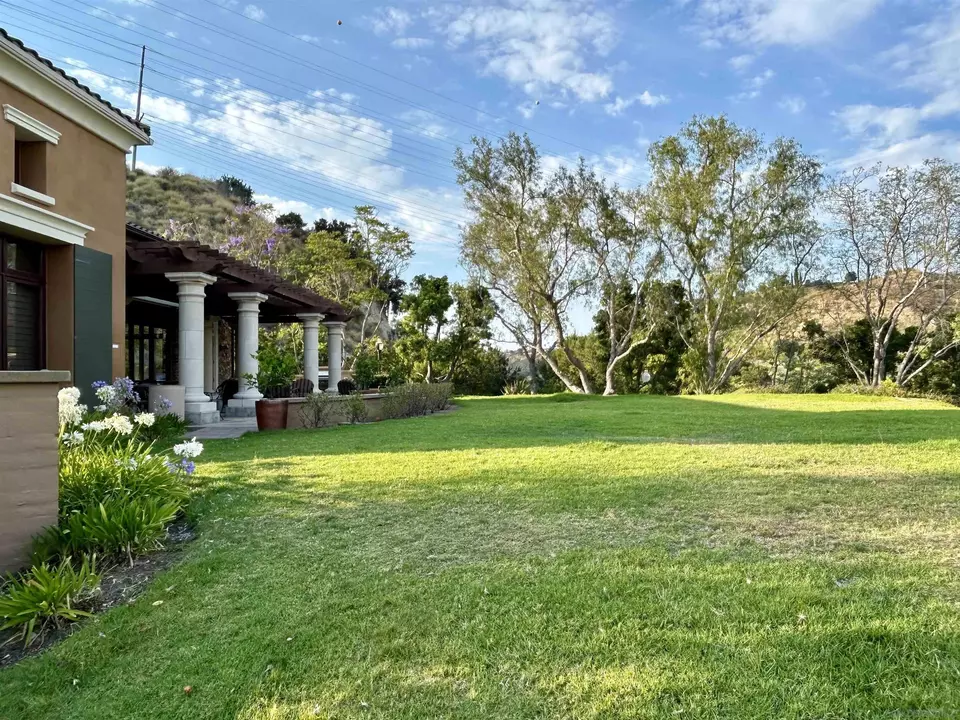 Exterior - 2509 Escala Cir, San Diego, CA 92108 photo 10 of 16