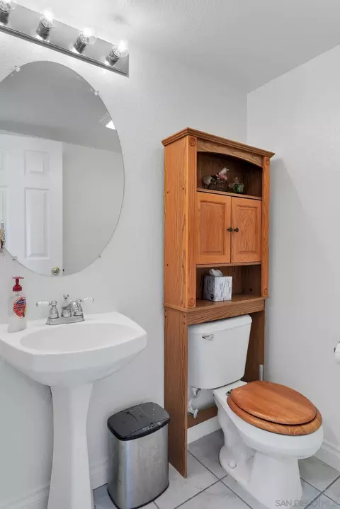 Bath - 3080 Nightwind Cir, Corona, CA 92882 photo 1 of 4