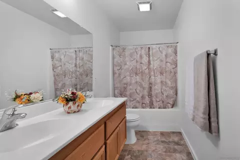 Bath - 3080 Nightwind Cir, Corona, CA 92882 photo 2 of 4