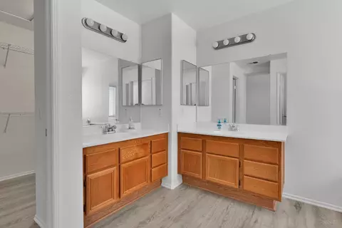 Bath - 3080 Nightwind Cir, Corona, CA 92882 photo 4 of 4