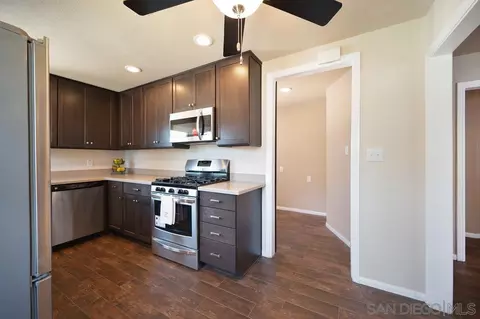 Kitchen - 491 E Kimball Ave, Hemet, CA 92543 photo 3 of 10