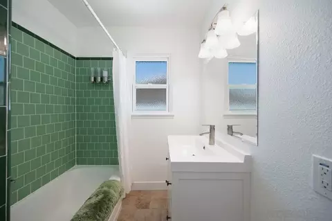 Bath - 491 E Kimball Ave, Hemet, CA 92543 photo 4 of 5