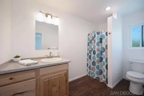 Bath - 491 E Kimball Ave, Hemet, CA 92543 photo 2 of 5