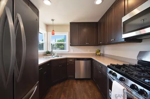 Kitchen - 491 E Kimball Ave, Hemet, CA 92543 photo 4 of 10