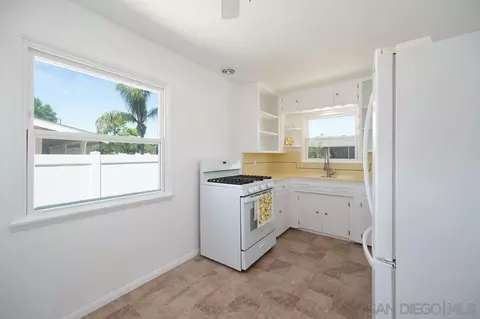 Kitchen - 491 E Kimball Ave, Hemet, CA 92543 photo 10 of 10